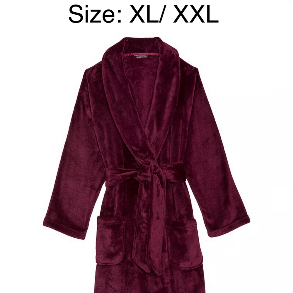 VICTORIA'S SECRET
Short Cozy Robe - NEW